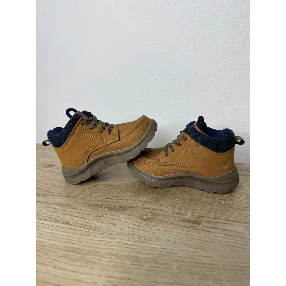 OshKosh Bgosh DOOM Kids Tan Navy Blue Ankle‎ Boots Size 6M Hiking Outoor Play